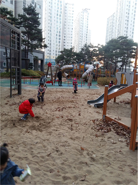 https://cdn.apub.kr/journalsite/sites/khousing/2023-034-05/N0450340504/images/Figure_khousing_34_05_04_F1.jpg